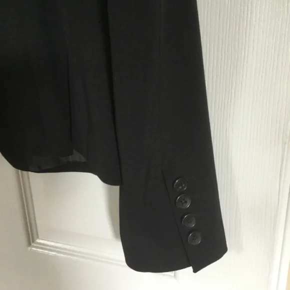 New Three-button Blazer - Picture 4 of 6